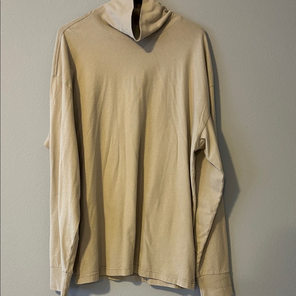 Abercrombie & Fitch Men's Beige Turtleneck Sweater - Picture 1 of 3